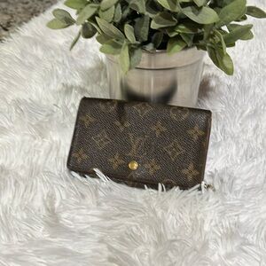 Louis Vuitton Zip Around Wallet